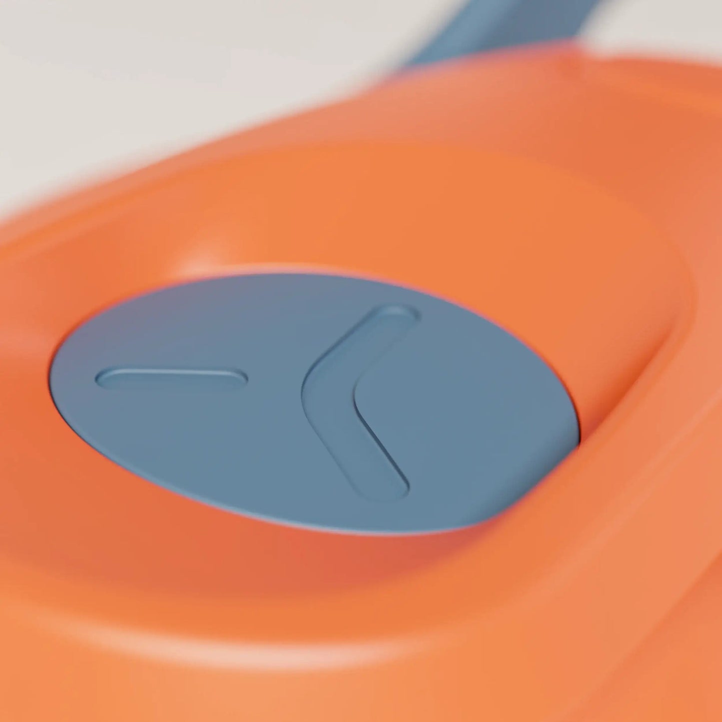 insulated-performance-shaker-bottle-c4 SHKR_18550_dwSS-S1.1_burntOrange_midnightBlue_1_11_xInsertCloseup_edit.png