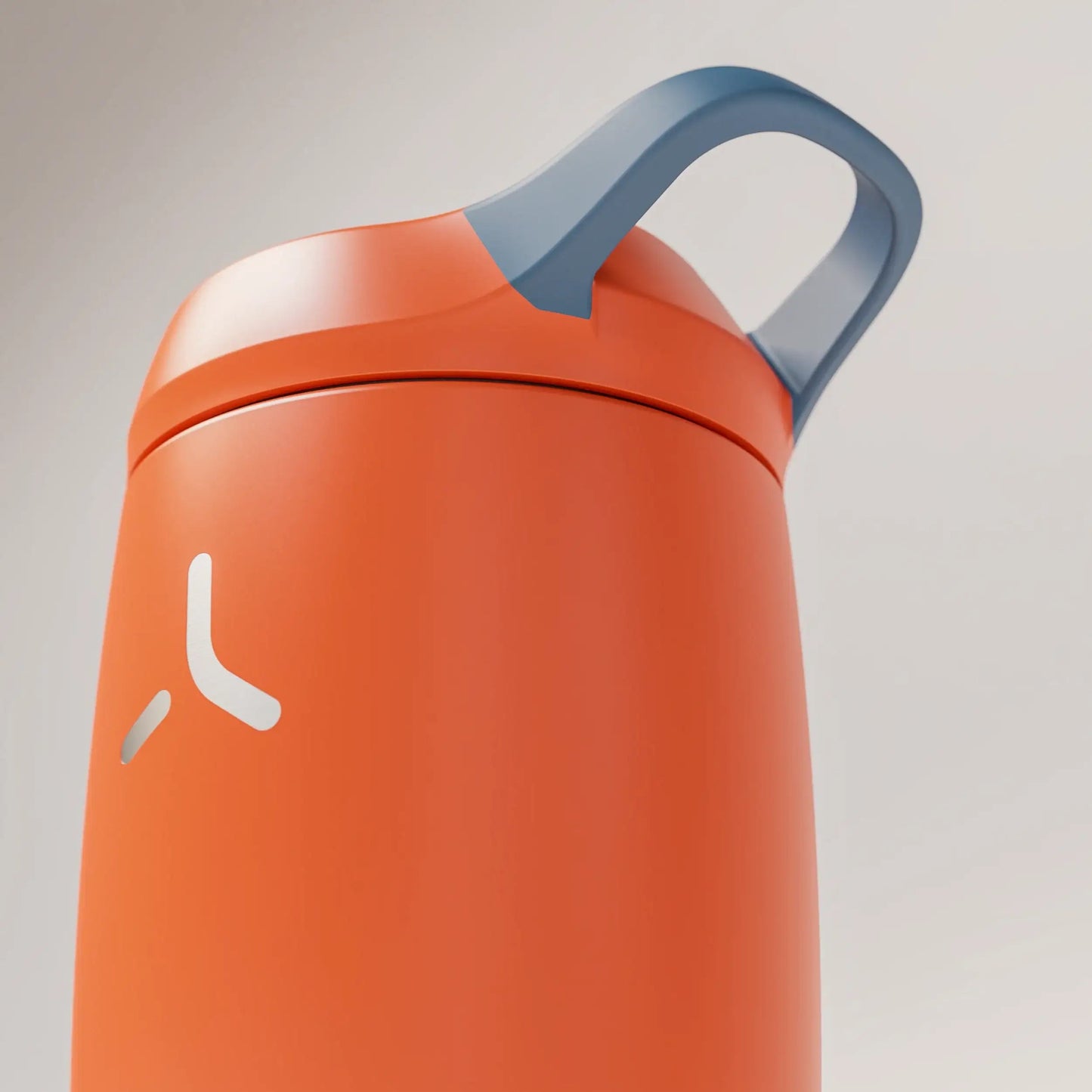 insulated-performance-shaker-bottle-c4 SHKR_18550_dwSS-S1.1_burntOrange_midnightBlue_1_4_xLowLoop_edit.png