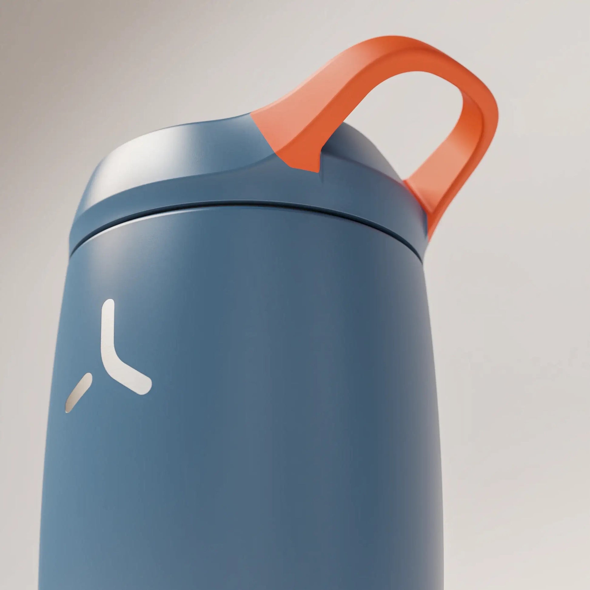 insulated-performance-shaker-bottle-c4 SHKR_18550_dwSS-S1.1_midnightBlue_burntOrange_1_4_xLowLoop_edit.png