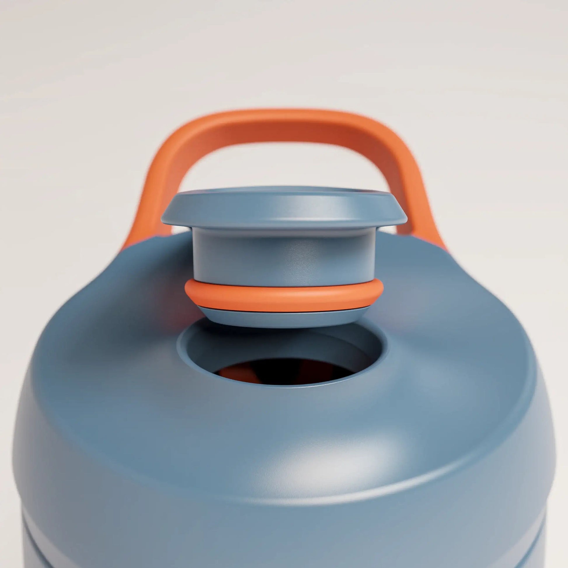 insulated-performance-shaker-bottle-c4 SHKR_18550_dwSS-S1.1_midnightBlue_burntOrange_2_2.5_MPCloop_edit.png