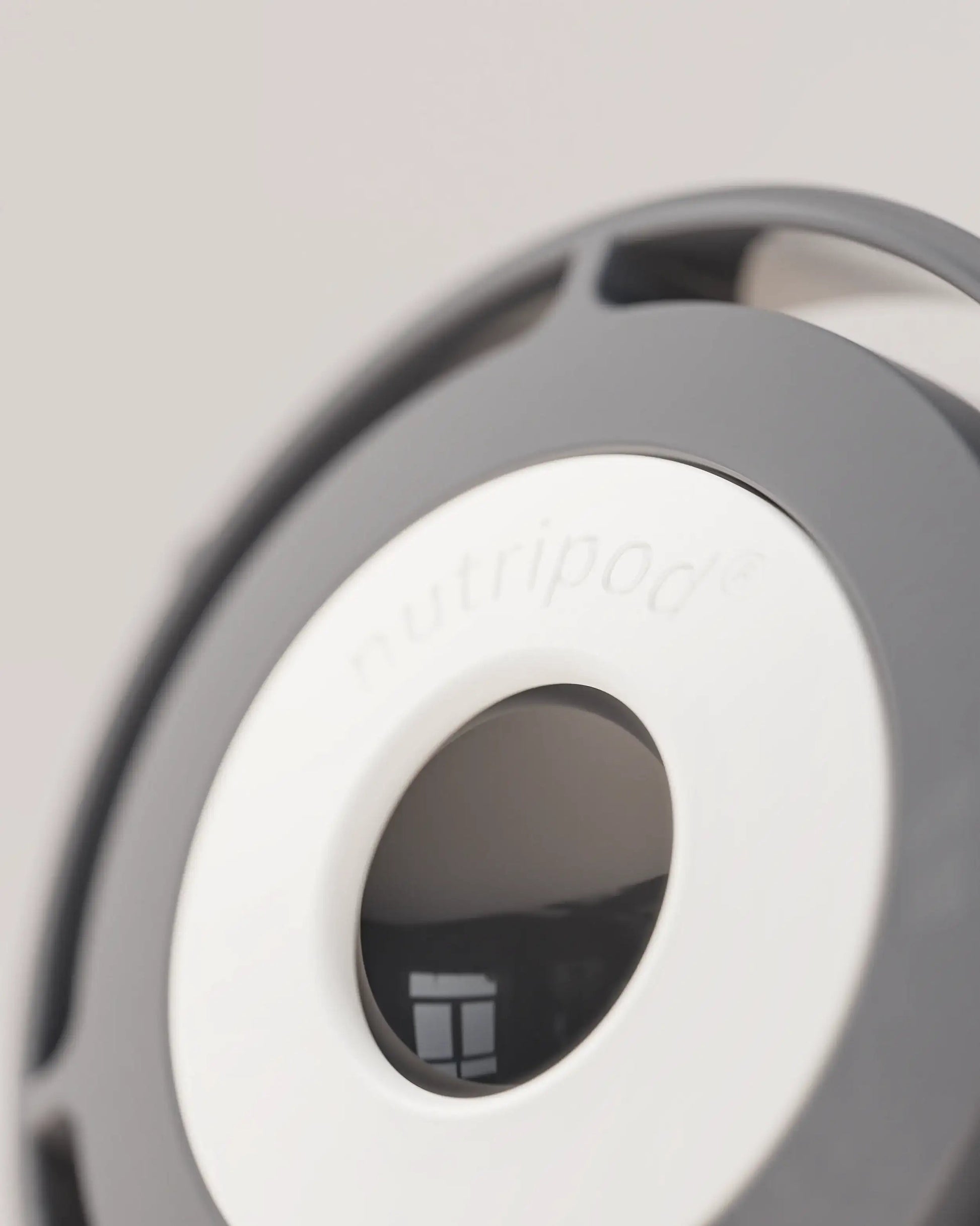 stainless-steel-electric-shaker-bottle-t5 VM_LiPo_3.5-700_v1_stainlessSteel_4x5_4_3_nutripod_EDIT.png