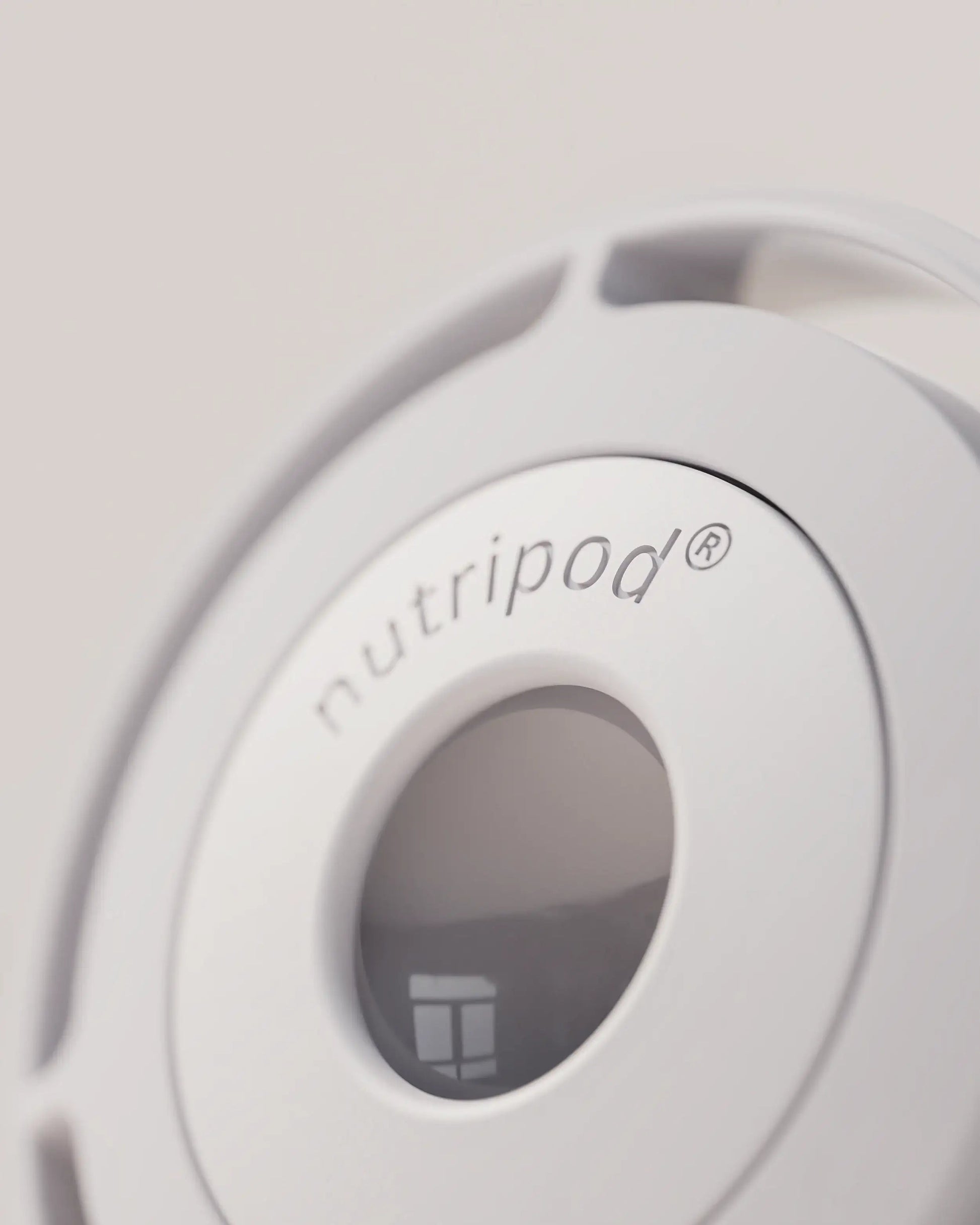 electric-shaker-bottle-h4 VM_LiPo_3.7-700_v1_coolGray_4x5_4_3_nutripod_EDIT.png